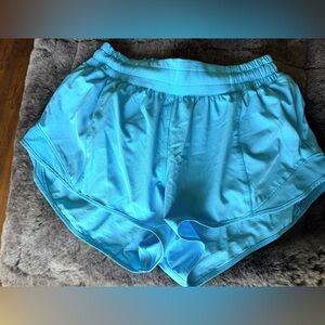 Lululemon Hotty Hot Low-Rise Lined Shorts 2.5” Kayak Blue Light Size 8
